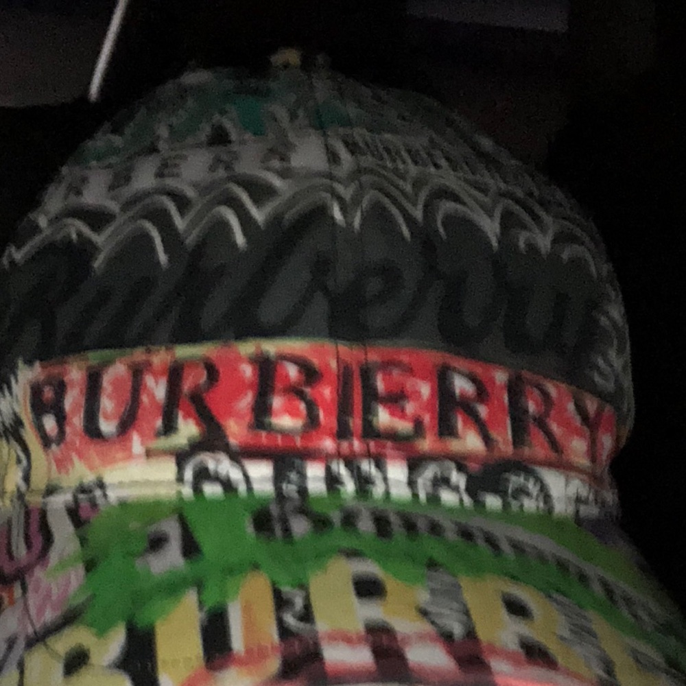 Burberry graffiti hat